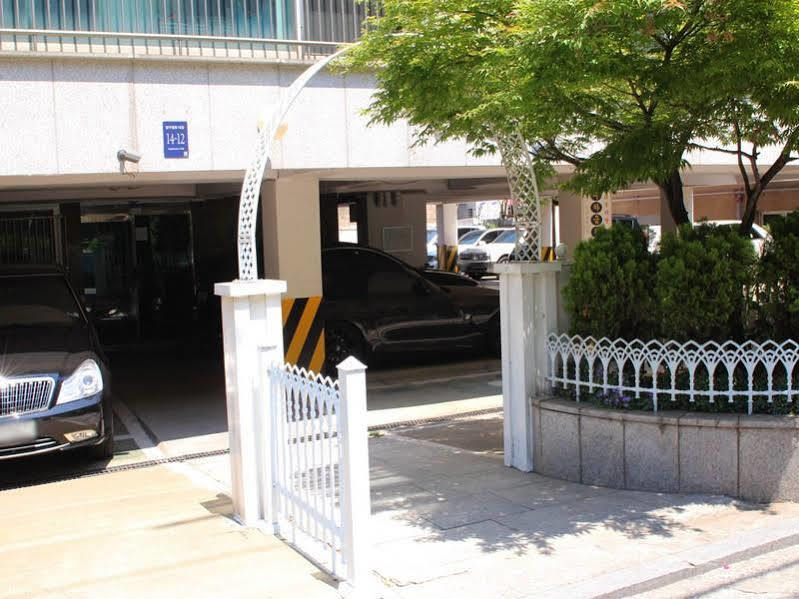 Garosugil Homestay - Female Only Homestay *